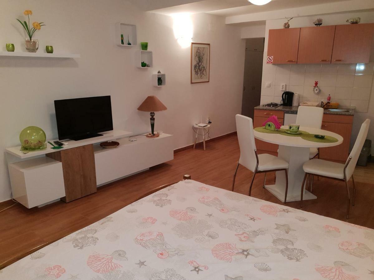 Apartment Lju On The Beach Сплит Екстериор снимка